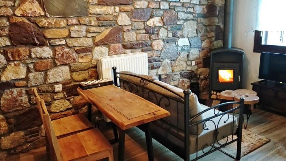 ÉmbonasRustic Houseアパートメント エクステリア 写真
